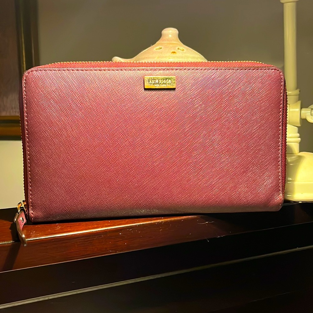 Kate Spade New York Womens Neda Laurel Way Accordion Wallet (Deep Plum)